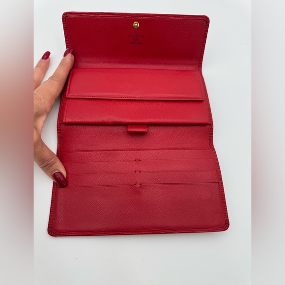 Authentic Louis Vuitton Red Epi Leather Porte Tresor
International Wallet - Picture 4 of 17